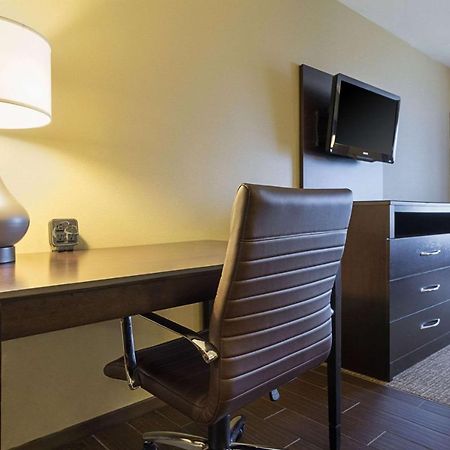 คอมฟอร์ต สวีท แอนด์ คอนเฟอเรนซ์ เซ็นเตอร์ Hotel Worthington ภายนอก รูปภาพ