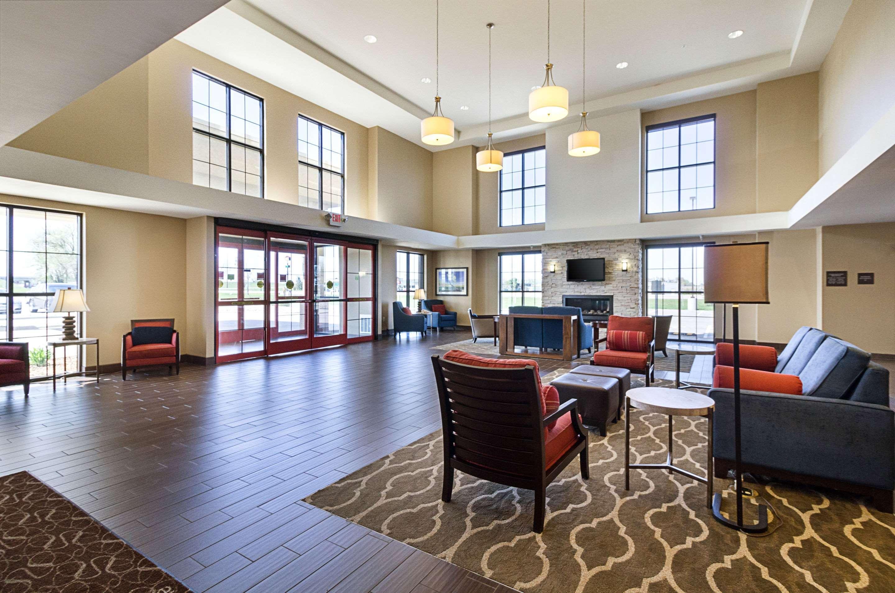 คอมฟอร์ต สวีท แอนด์ คอนเฟอเรนซ์ เซ็นเตอร์ Hotel Worthington ภายนอก รูปภาพ