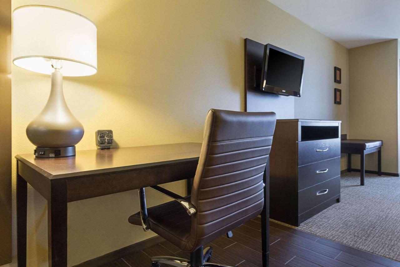 คอมฟอร์ต สวีท แอนด์ คอนเฟอเรนซ์ เซ็นเตอร์ Hotel Worthington ภายนอก รูปภาพ